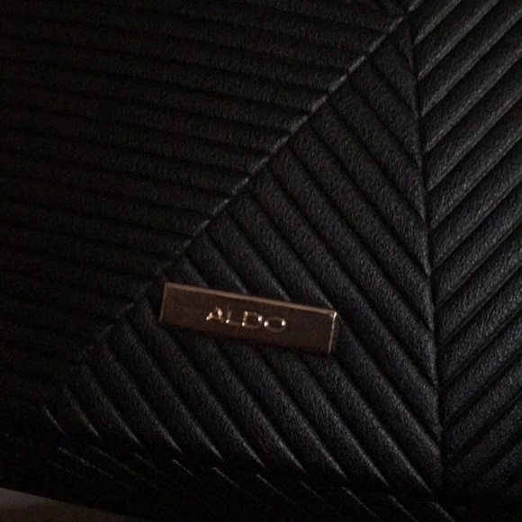 Black with gold chain aldo purse - Picture 3 of 4